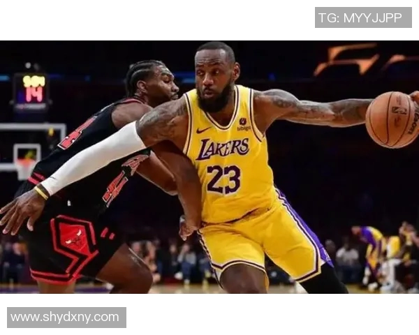 湖人对决篮网精彩回顾10月12日赛场上的激烈碰撞与精彩瞬间